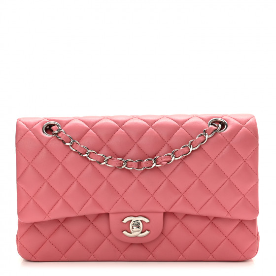 På daglig basis Hals elasticitet Why Can't You Buy Chanel Online? The Best Way To Buy a Chanel Bag in 2023 -  Luxe Front